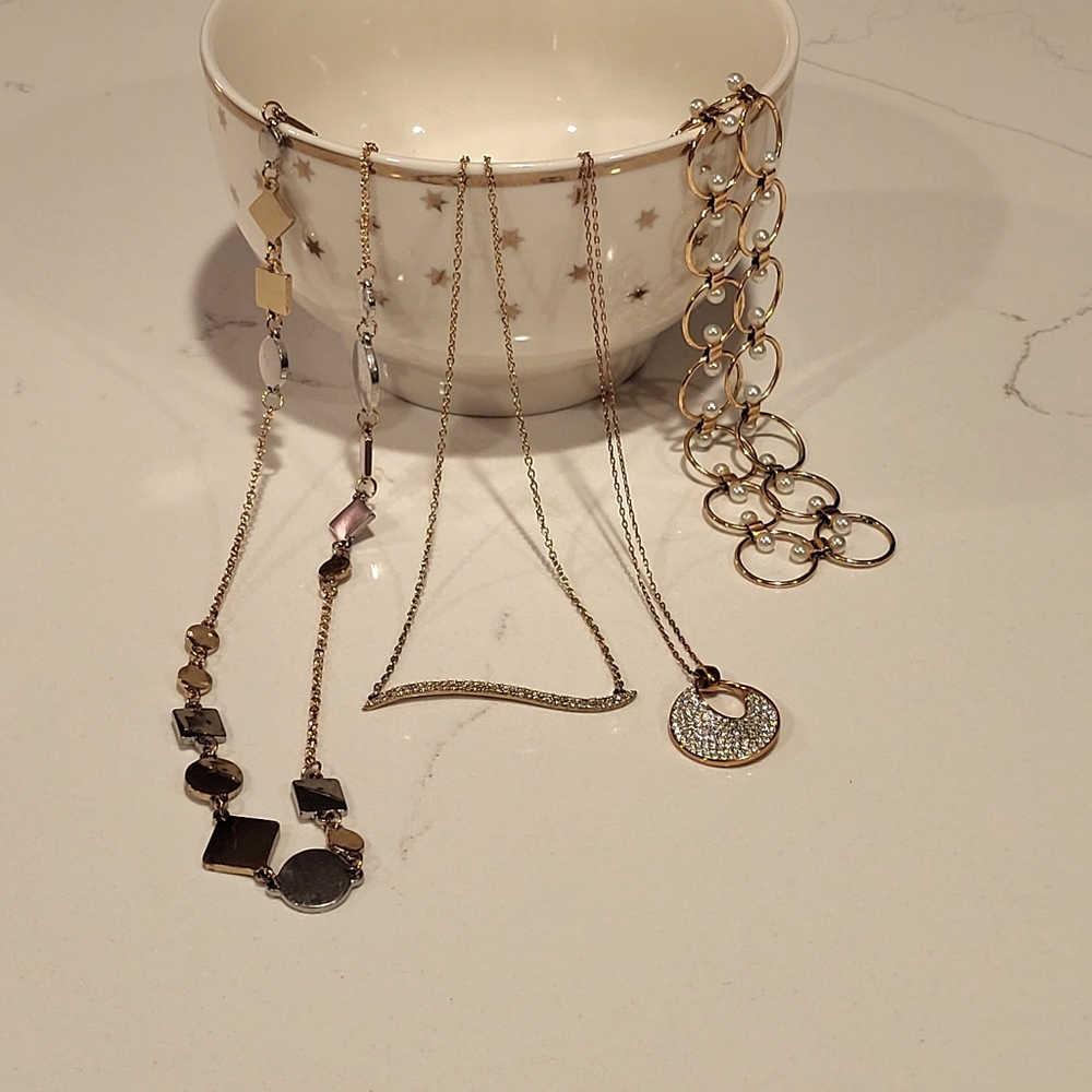 Beautiful 4 Necklace Bundle! - Picture 1 of 10